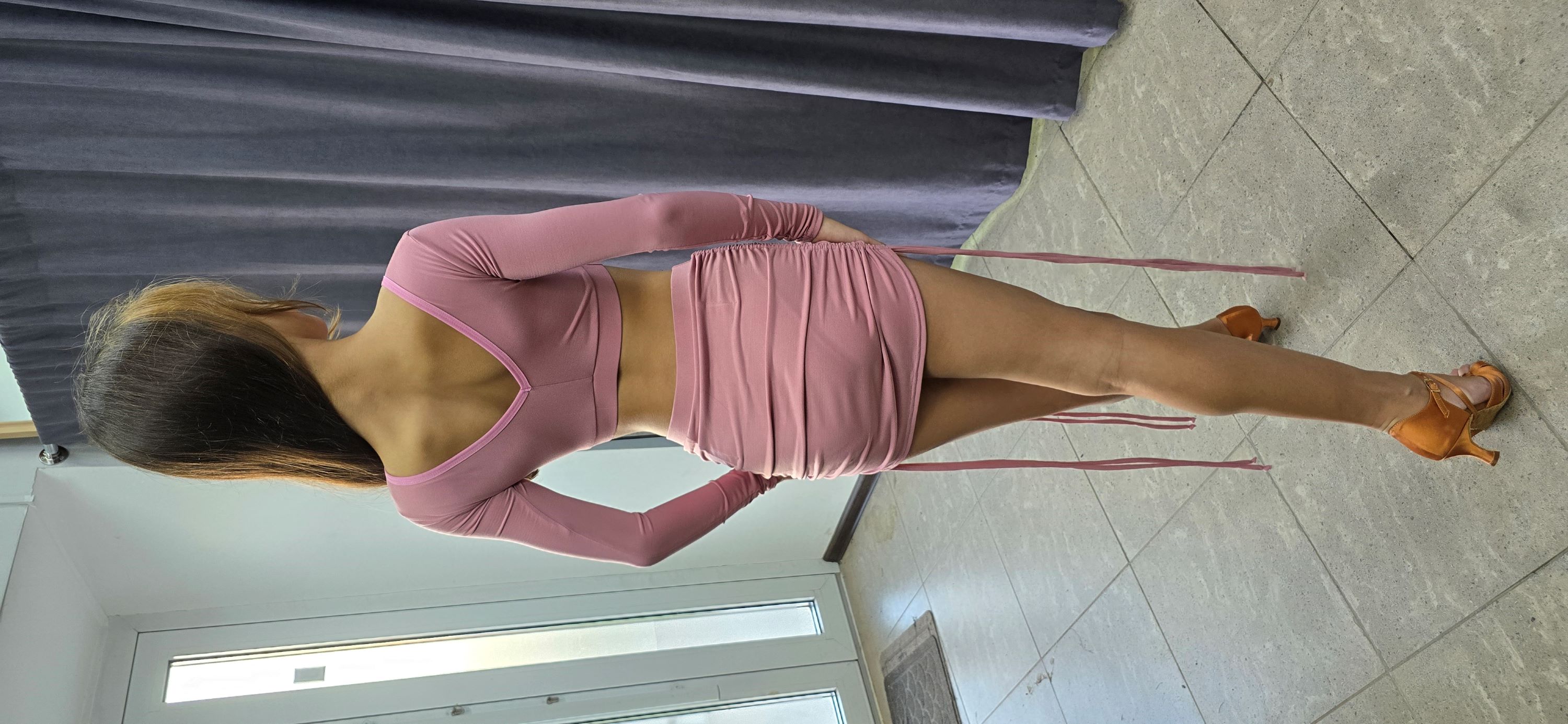 Топ на лямках с длинным рукавом