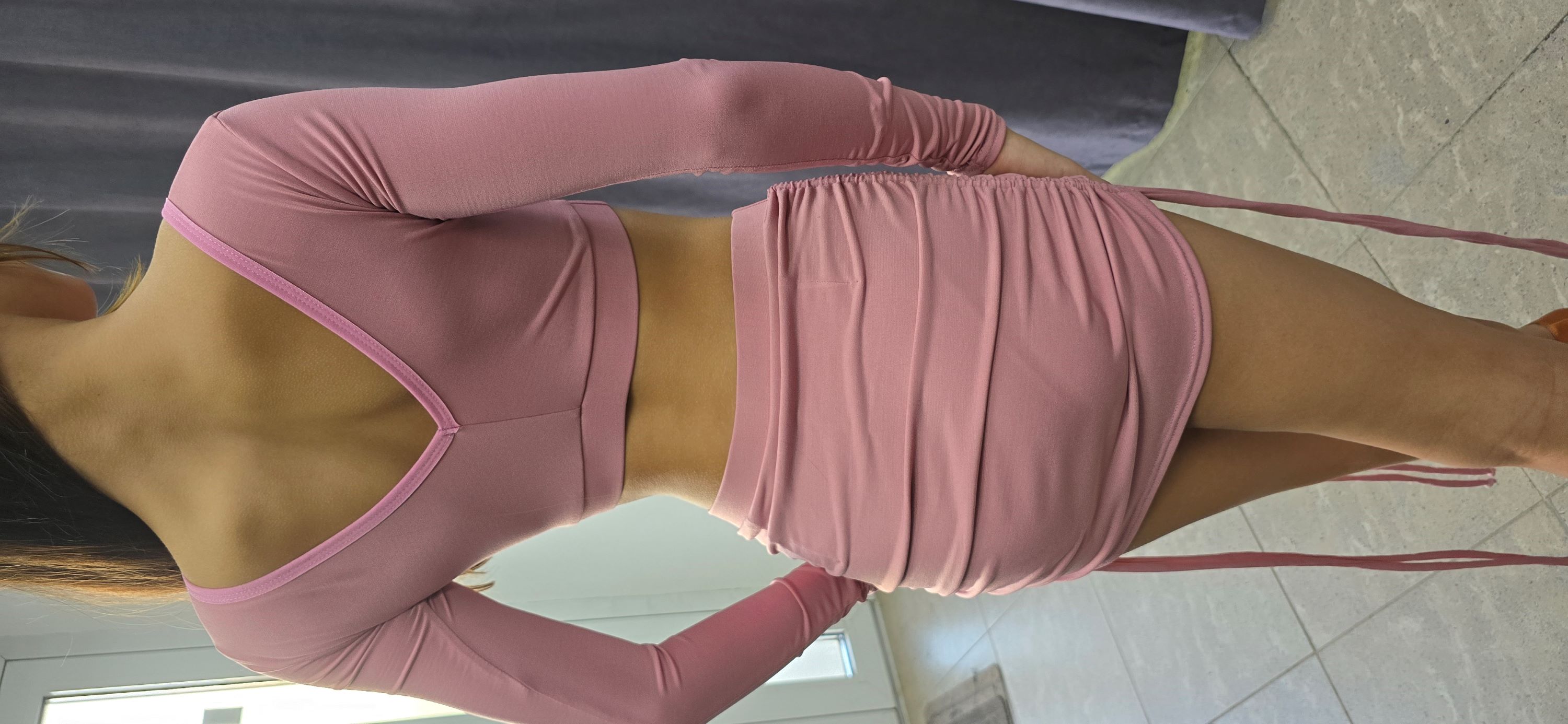 Топ на лямках с длинным рукавом